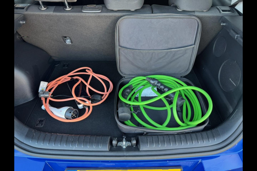 Kia e-Soul DynamicLine 64 kWh | €11.350 EX BTW | Camera | Navi | Winterpack | Head-up | BLIS | ACC | LED | 100% Kia onderhouden