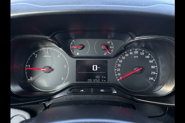 Opel Combo 1.6D / L1H1 / 1e EIG. / IMPERIAAL / INRICHTING / TREKHAAK / AIRCO / CRUISE / NAVI / APPLE CARPLAY