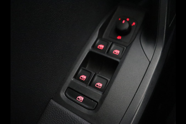 Seat Ibiza 1.0 TSI Style Intens | 76.600km NAP | Carplay | Trekhaak | Camera | Adaptive cruise | Climate control | Navigatie | Parkeerhulp | Bluetooth | Getint glas