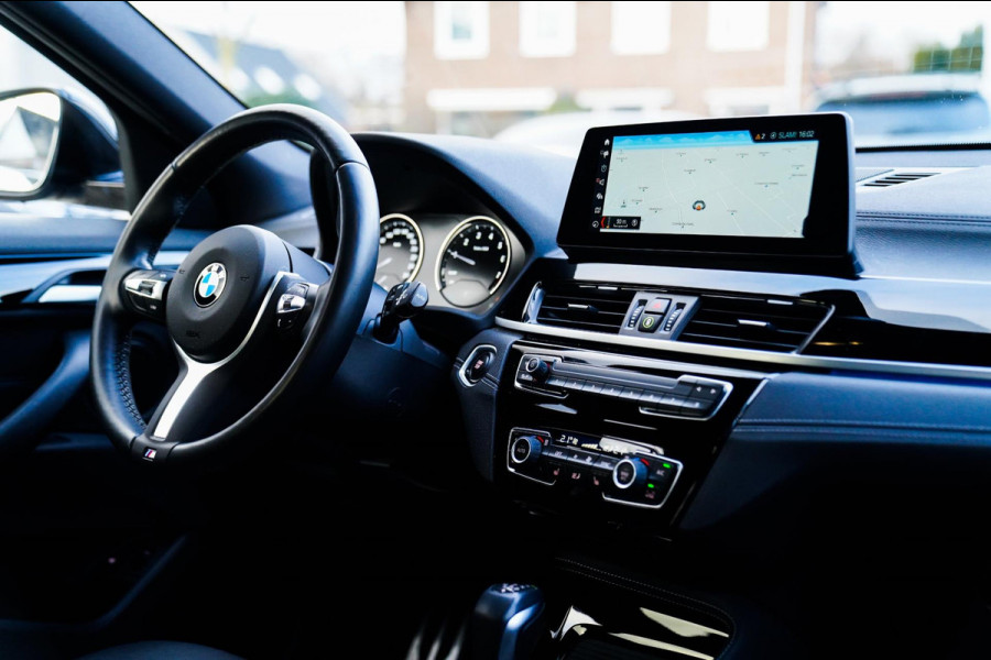 BMW X2 XDrive25e Business Edition Plus| Headup | Camera | Stoelverwarming | Pano