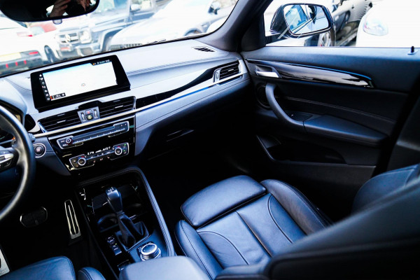 BMW X2 XDrive25e Business Edition Plus| Headup | Camera | Stoelverwarming | Pano