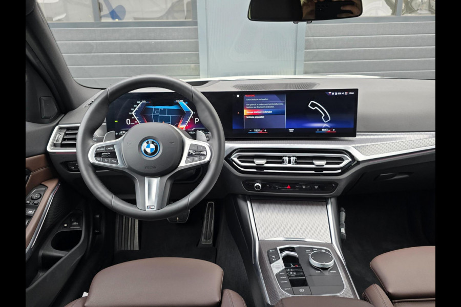 BMW 3 Serie Touring 330e M-Sport Panoramadak|Headup|Memorystoelen|Camera|Carplay|Cruise|Sfeerverlichting