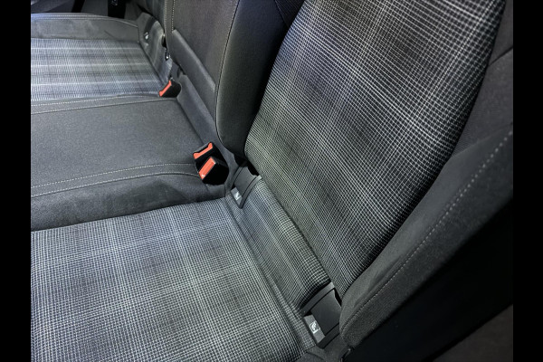 Volkswagen Golf 2.0 TDI GTD Garantie Nardo Pano Camera StuurVW StoelVW LED Matrix IQ. Sfeerverlichting Cruise Navi Lane Rijklaar