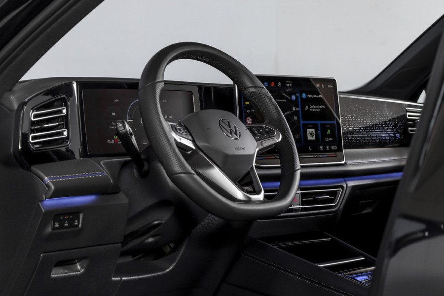 Volkswagen Tiguan 1.5 eHybrid 272 PK R-Line Edition | Black Style | Assistance Plus | Elek. Trekhaak | S/K-panodak | IQ Light | Adapt. Cruise | Stoel-+stuurverw. | NAV+App. Connect | 360 Camera | LM 20" | 4059