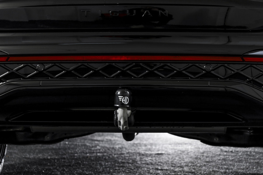 Volkswagen Tiguan 1.5 eHybrid 272 PK R-Line Edition | Black Style | Assistance Plus | Elek. Trekhaak | S/K-panodak | IQ Light | Adapt. Cruise | Stoel-+stuurverw. | NAV+App. Connect | 360 Camera | LM 20" | 4059