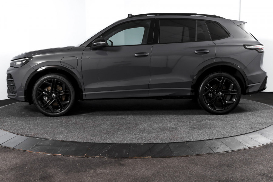 Volkswagen Tiguan 1.5 eHybrid 272 PK R-Line Edition | Black Style | Assistance Plus | Elek. Trekhaak | S/K-panodak | IQ Light | Adapt. Cruise | Stoel-+stuurverw. | NAV+App. Connect | 360 Camera | LM 20" | 3547