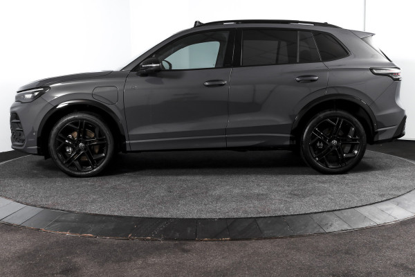 Volkswagen Tiguan 1.5 eHybrid 272 PK R-Line Edition | Black Style | Assistance Plus | Elek. Trekhaak | S/K-panodak | IQ Light | Adapt. Cruise | Stoel-+stuurverw. | NAV+App. Connect | 360 Camera | LM 20" | 3547