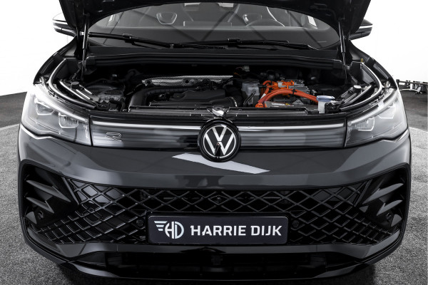 Volkswagen Tiguan 1.5 eHybrid 272 PK R-Line Edition | Black Style | Assistance Plus | Elek. Trekhaak | S/K-panodak | IQ Light | Adapt. Cruise | Stoel-+stuurverw. | NAV+App. Connect | 360 Camera | LM 20" | 3547