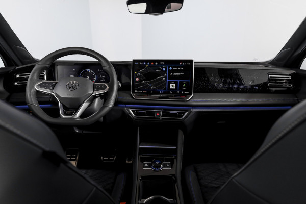 Volkswagen Tiguan 1.5 eHybrid 272 PK R-Line Edition | Black Style | Assistance Plus | Elek. Trekhaak | S/K-panodak | IQ Light | Adapt. Cruise | Stoel-+stuurverw. | NAV+App. Connect | 360 Camera | LM 20" | 9249