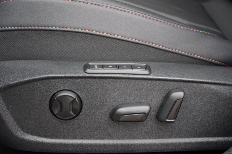 CUPRA Formentor 1.4 e-Hybrid 204 PK Business PHEV, Kuipstoelen, Memory, Carplay, Adap. Cruise Control