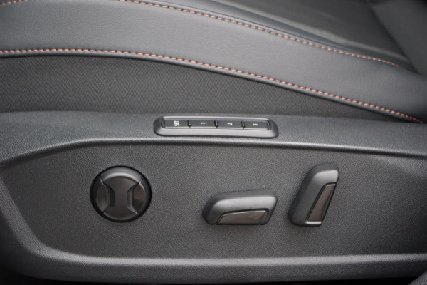 CUPRA Formentor 1.4 e-Hybrid 204 PK Business PHEV, Kuipstoelen, Memory, Carplay, Adap. Cruise Control