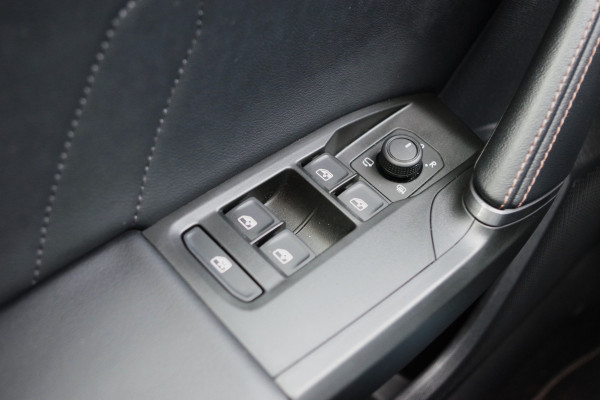 CUPRA Formentor 1.4 e-Hybrid 204 PK Performance PHEV, Panoramadak, Adap. Cruise Control, Carplay