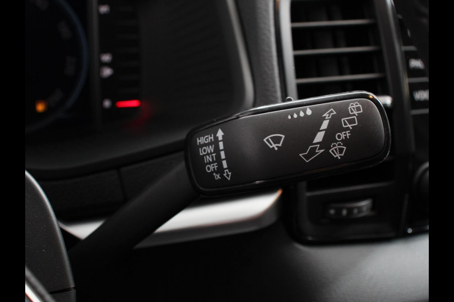 Škoda Karoq 1.5 TSI 150pk DSG ACT Selection | Navigatie | Apple Carplay/Android Auto | Camera | Parkeer sensoren | Adaptive Cruise Control | Lichtmetalen Velgen | Digitale Cockpit