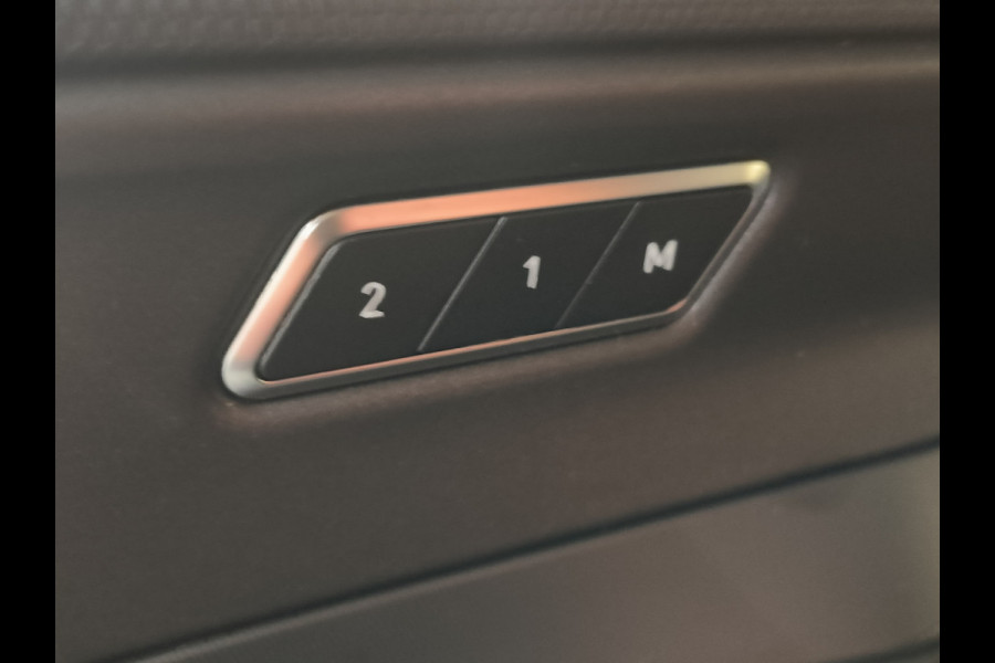 Lynk & Co 01 1.5 PHEV * 360* camera Pano/dak Apple/Carplay Adaptive/Cruise Rijklaar + Fabrieksgarantie tot 05-2027 Henk Jongen Auto's in Helmond,  al 50 jaar service zoals 't hoort!