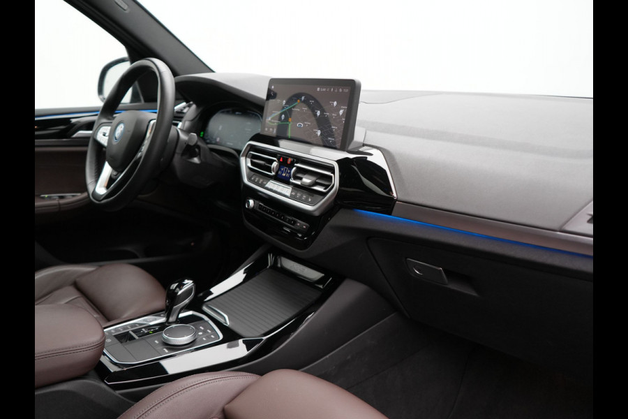 BMW X3 xDrive30e Business Edition Plus Plug In Hybrid 293pk FACELIFT Dealer O.H. PHEV | Trekhaak Af Fabriek | Panodak | Adaptive Cruise | Head Up | Laser LED | Camera | Lederen Sportstoelen & Stuur Verwarmd | Sfeerverlichting | Apple Carplay | Virtual | Keyless | DAB |