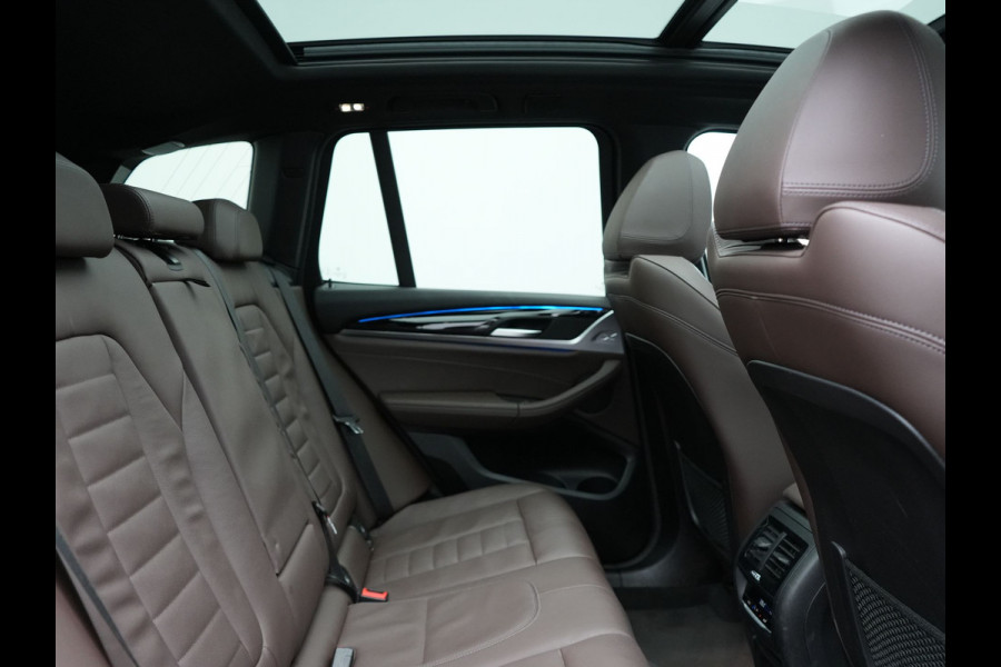 BMW X3 xDrive30e Business Edition Plus Plug In Hybrid 293pk FACELIFT Dealer O.H. PHEV | Trekhaak Af Fabriek | Panodak | Adaptive Cruise | Head Up | Laser LED | Camera | Lederen Sportstoelen & Stuur Verwarmd | Sfeerverlichting | Apple Carplay | Virtual | Keyless | DAB |