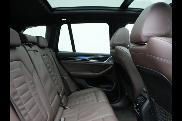 BMW X3 xDrive30e Business Edition Plus Plug In Hybrid 293pk FACELIFT Dealer O.H. PHEV | Trekhaak Af Fabriek | Panodak | Adaptive Cruise | Head Up | Laser LED | Camera | Lederen Sportstoelen & Stuur Verwarmd | Sfeerverlichting | Apple Carplay | Virtual | Keyless | DAB |