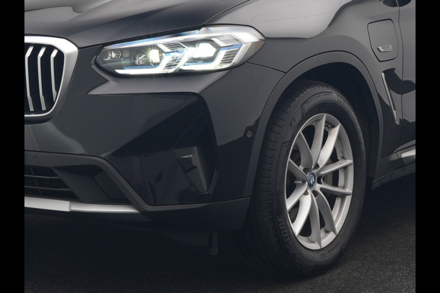 BMW X3 xDrive30e Business Edition Plus Plug In Hybrid 293pk FACELIFT Dealer O.H. PHEV | Trekhaak Af Fabriek | Panodak | Adaptive Cruise | Head Up | Laser LED | Camera | Lederen Sportstoelen & Stuur Verwarmd | Sfeerverlichting | Apple Carplay | Virtual | Keyless | DAB |