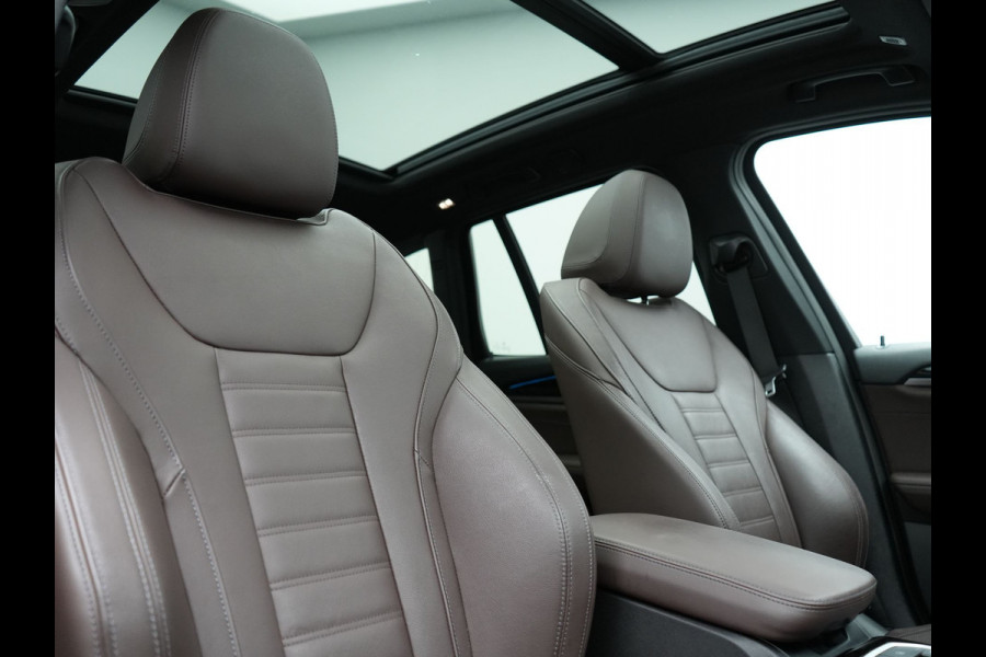 BMW X3 xDrive30e Business Edition Plus Plug In Hybrid 293pk FACELIFT Dealer O.H. PHEV | Trekhaak Af Fabriek | Panodak | Adaptive Cruise | Head Up | Laser LED | Camera | Lederen Sportstoelen & Stuur Verwarmd | Sfeerverlichting | Apple Carplay | Virtual | Keyless | DAB |