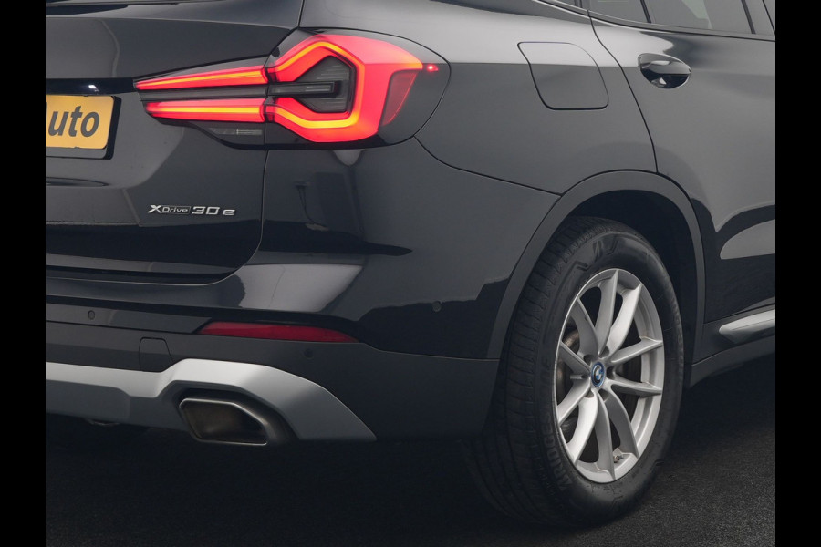 BMW X3 xDrive30e Business Edition Plus Plug In Hybrid 293pk FACELIFT Dealer O.H. PHEV | Trekhaak Af Fabriek | Panodak | Adaptive Cruise | Head Up | Laser LED | Camera | Lederen Sportstoelen & Stuur Verwarmd | Sfeerverlichting | Apple Carplay | Virtual | Keyless | DAB |