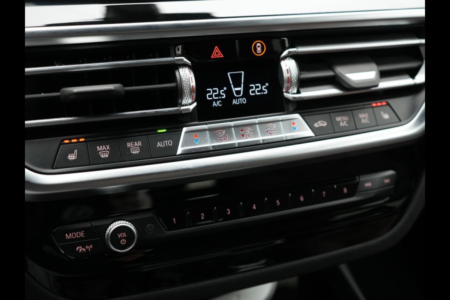 BMW X3 xDrive30e Business Edition Plus Plug In Hybrid 293pk FACELIFT Dealer O.H. PHEV | Trekhaak Af Fabriek | Panodak | Adaptive Cruise | Head Up | Laser LED | Camera | Lederen Sportstoelen & Stuur Verwarmd | Sfeerverlichting | Apple Carplay | Virtual | Keyless | DAB |