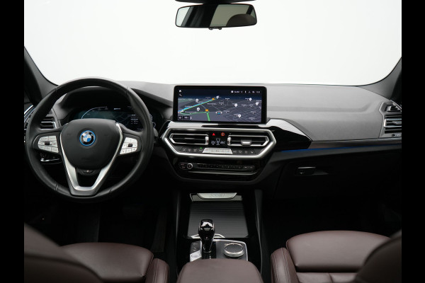 BMW X3 xDrive30e Business Edition Plus Plug In Hybrid 293pk FACELIFT Dealer O.H. PHEV | Trekhaak Af Fabriek | Panodak | Adaptive Cruise | Head Up | Laser LED | Camera | Lederen Sportstoelen & Stuur Verwarmd | Sfeerverlichting | Apple Carplay | Virtual | Keyless | DAB |