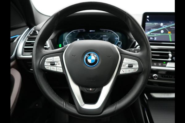 BMW X3 xDrive30e Business Edition Plus Plug In Hybrid 293pk FACELIFT Dealer O.H. PHEV | Trekhaak Af Fabriek | Panodak | Adaptive Cruise | Head Up | Laser LED | Camera | Lederen Sportstoelen & Stuur Verwarmd | Sfeerverlichting | Apple Carplay | Virtual | Keyless | DAB |