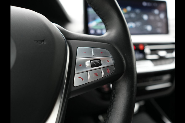 BMW X3 xDrive30e Business Edition Plus Plug In Hybrid 293pk FACELIFT Dealer O.H. PHEV | Trekhaak Af Fabriek | Panodak | Adaptive Cruise | Head Up | Laser LED | Camera | Lederen Sportstoelen & Stuur Verwarmd | Sfeerverlichting | Apple Carplay | Virtual | Keyless | DAB |