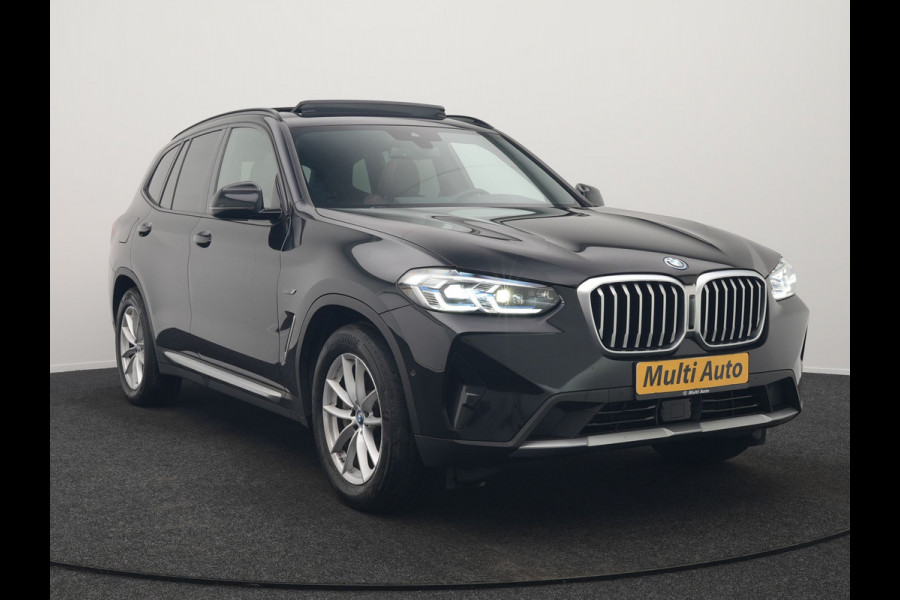 BMW X3 xDrive30e Business Edition Plus Plug In Hybrid 293pk FACELIFT Dealer O.H. PHEV | Trekhaak Af Fabriek | Panodak | Adaptive Cruise | Head Up | Laser LED | Camera | Lederen Sportstoelen & Stuur Verwarmd | Sfeerverlichting | Apple Carplay | Virtual | Keyless | DAB |