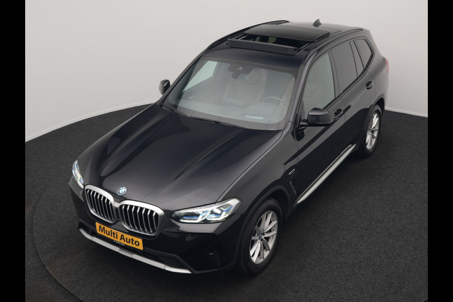 BMW X3 xDrive30e Business Edition Plus Plug In Hybrid 293pk FACELIFT Dealer O.H. PHEV | Trekhaak Af Fabriek | Panodak | Adaptive Cruise | Head Up | Laser LED | Camera | Lederen Sportstoelen & Stuur Verwarmd | Sfeerverlichting | Apple Carplay | Virtual | Keyless | DAB |