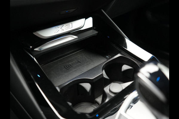 BMW X3 xDrive30e Business Edition Plus Plug In Hybrid 293pk FACELIFT Dealer O.H. PHEV | Trekhaak Af Fabriek | Panodak | Adaptive Cruise | Head Up | Laser LED | Camera | Lederen Sportstoelen & Stuur Verwarmd | Sfeerverlichting | Apple Carplay | Virtual | Keyless | DAB |