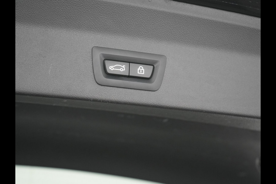 BMW X3 xDrive30e Business Edition Plus Plug In Hybrid 293pk FACELIFT Dealer O.H. PHEV | Trekhaak Af Fabriek | Panodak | Adaptive Cruise | Head Up | Laser LED | Camera | Lederen Sportstoelen & Stuur Verwarmd | Sfeerverlichting | Apple Carplay | Virtual | Keyless | DAB |