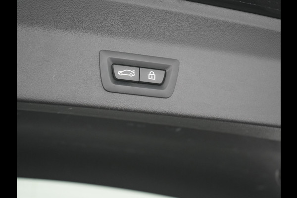 BMW X3 xDrive30e Business Edition Plus Plug In Hybrid 293pk FACELIFT Dealer O.H. PHEV | Trekhaak Af Fabriek | Panodak | Adaptive Cruise | Head Up | Laser LED | Camera | Lederen Sportstoelen & Stuur Verwarmd | Sfeerverlichting | Apple Carplay | Virtual | Keyless | DAB |