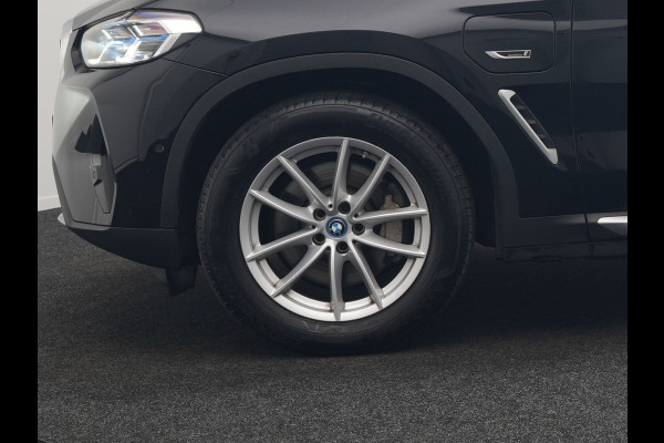 BMW X3 xDrive30e Business Edition Plus Plug In Hybrid 293pk FACELIFT Dealer O.H. PHEV | Trekhaak Af Fabriek | Panodak | Adaptive Cruise | Head Up | Laser LED | Camera | Lederen Sportstoelen & Stuur Verwarmd | Sfeerverlichting | Apple Carplay | Virtual | Keyless | DAB |