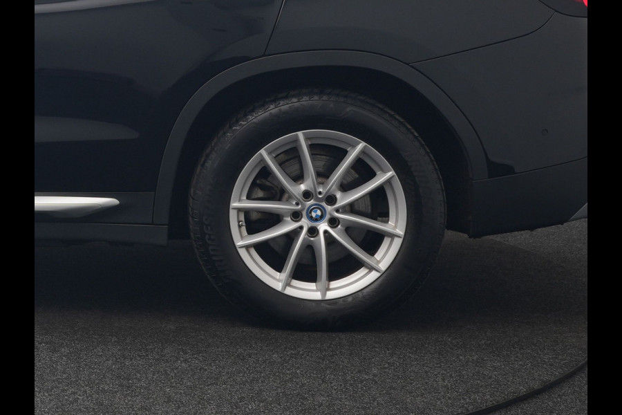 BMW X3 xDrive30e Business Edition Plus Plug In Hybrid 293pk FACELIFT Dealer O.H. PHEV | Trekhaak Af Fabriek | Panodak | Adaptive Cruise | Head Up | Laser LED | Camera | Lederen Sportstoelen & Stuur Verwarmd | Sfeerverlichting | Apple Carplay | Virtual | Keyless | DAB |