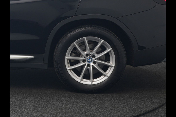 BMW X3 xDrive30e Business Edition Plus Plug In Hybrid 293pk FACELIFT Dealer O.H. PHEV | Trekhaak Af Fabriek | Panodak | Adaptive Cruise | Head Up | Laser LED | Camera | Lederen Sportstoelen & Stuur Verwarmd | Sfeerverlichting | Apple Carplay | Virtual | Keyless | DAB |