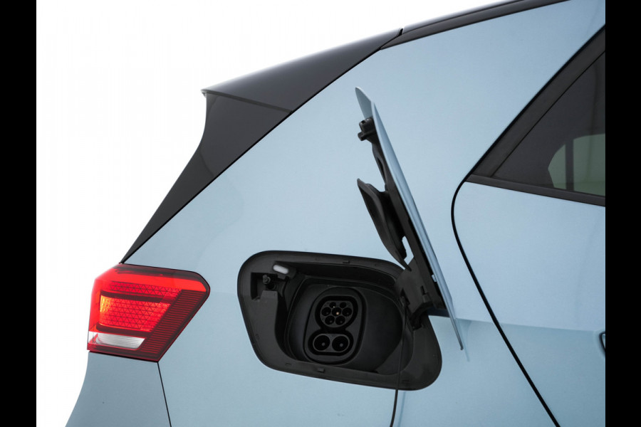 Volkswagen ID.3 Business 58 kWh [ 3-Fase-11kW ] {SOH-87%} (INCL.BTW)  *FULL-LED | AMBIENTLIGHT | KEYLESS | CAMERA | HEATED-COMFORTSEATS | DAB+ | DIGI-COCKPIT | ECC | PDC | 18''ALU*