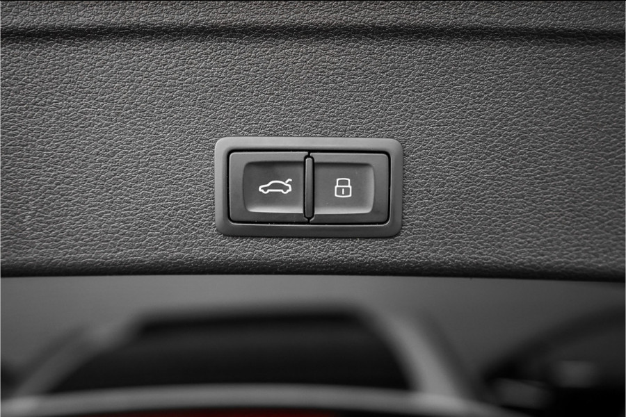 Audi A4 Avant 3.0 TFSI S4 quattro Pro Line+ Pano S-Sportstoel Trekhaak Standkachel