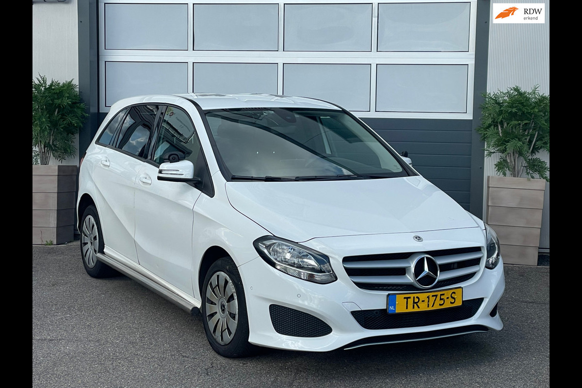 Mercedes-Benz B-Klasse 220 d Ambition // AUTOMAAT / AIRCO / EURO 6 / BLUETOOTH / NAP /