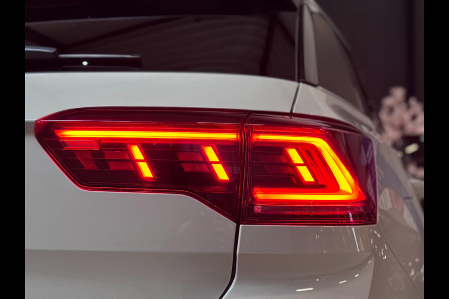 Volkswagen T-Roc 1.5 TSI R-Line PANO | IQ LED | KEYLESS | VIRTUAL | CAMERA | VOL!