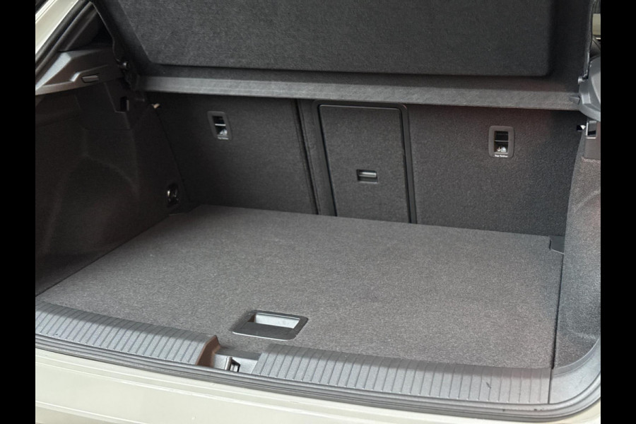 Volkswagen T-Roc 1.5 TSI R-Line PANO | IQ LED | KEYLESS | VIRTUAL | CAMERA | VOL!