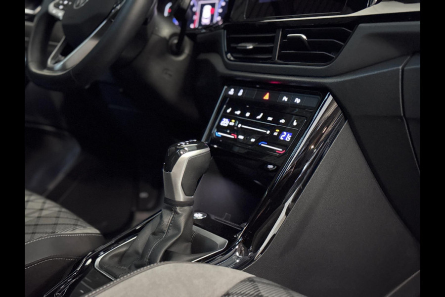 Volkswagen T-Roc 1.5 TSI R-Line PANO | IQ LED | KEYLESS | VIRTUAL | CAMERA | VOL!