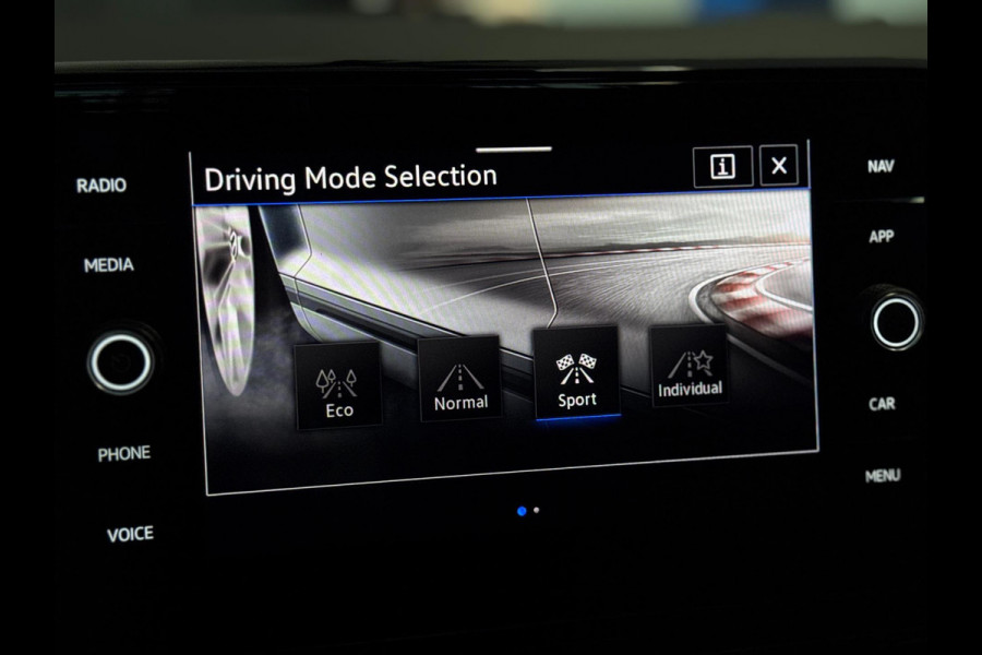 Volkswagen T-Roc 1.5 TSI R-Line PANO | IQ LED | KEYLESS | VIRTUAL | CAMERA | VOL!