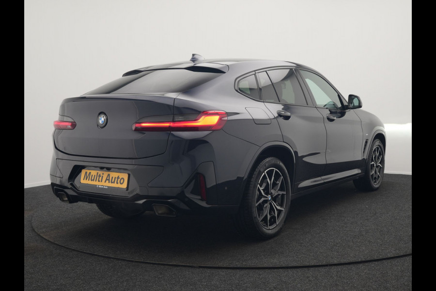 BMW X4 xDrive20i M Sport 184pk Dealer O.H. Carbon Schwarz Metallic | Adaptive Cruise | Camera | Sfeerverlichting | Lederen Sportstoelen Verwarmd | Apple Carplay | Virtual Cockpit | Navigatie | DAB | 19"L.M |