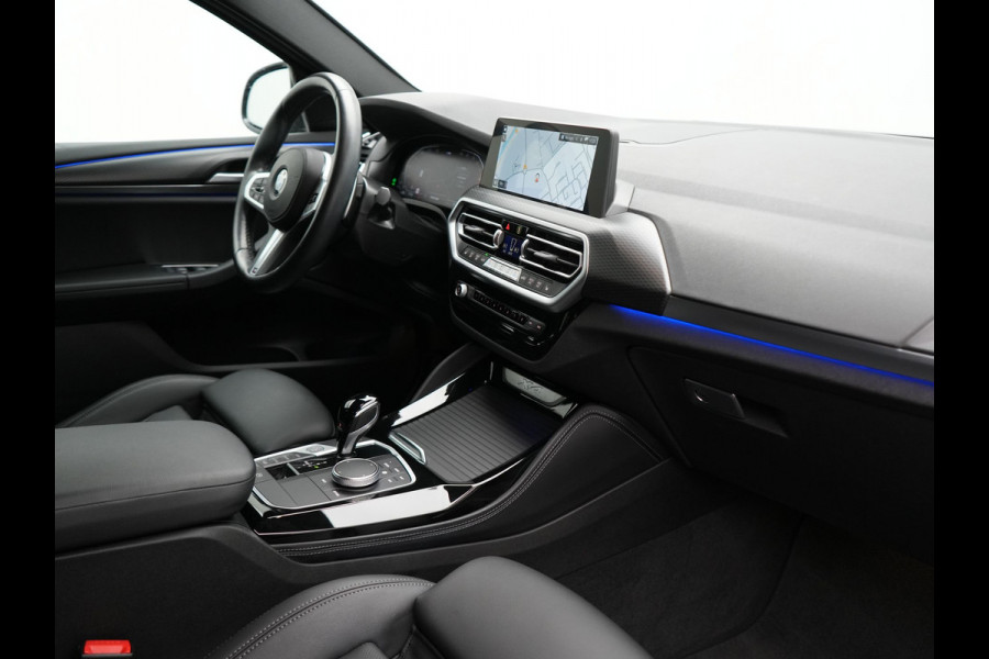 BMW X4 xDrive20i M Sport 184pk Dealer O.H. Carbon Schwarz Metallic | Adaptive Cruise | Camera | Sfeerverlichting | Lederen Sportstoelen Verwarmd | Apple Carplay | Virtual Cockpit | Navigatie | DAB | 19"L.M |