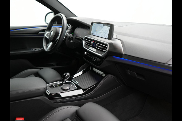 BMW X4 xDrive20i M Sport 184pk Dealer O.H. Carbon Schwarz Metallic | Adaptive Cruise | Camera | Sfeerverlichting | Lederen Sportstoelen Verwarmd | Apple Carplay | Virtual Cockpit | Navigatie | DAB | 19"L.M |