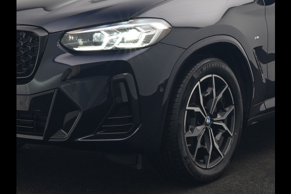 BMW X4 xDrive20i M Sport 184pk Dealer O.H. Carbon Schwarz Metallic | Adaptive Cruise | Camera | Sfeerverlichting | Lederen Sportstoelen Verwarmd | Apple Carplay | Virtual Cockpit | Navigatie | DAB | 19"L.M |