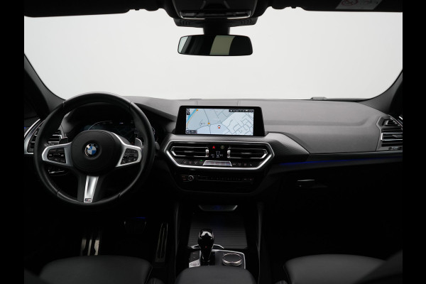 BMW X4 xDrive20i M Sport 184pk Dealer O.H. Carbon Schwarz Metallic | Adaptive Cruise | Camera | Sfeerverlichting | Lederen Sportstoelen Verwarmd | Apple Carplay | Virtual Cockpit | Navigatie | DAB | 19"L.M |