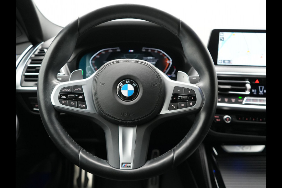 BMW X4 xDrive20i M Sport 184pk Dealer O.H. Carbon Schwarz Metallic | Adaptive Cruise | Camera | Sfeerverlichting | Lederen Sportstoelen Verwarmd | Apple Carplay | Virtual Cockpit | Navigatie | DAB | 19"L.M |