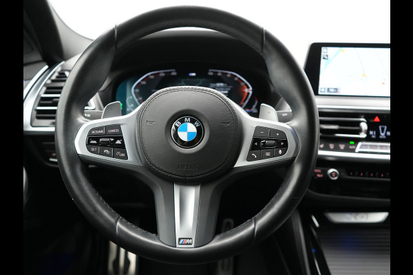 BMW X4 xDrive20i M Sport 184pk Dealer O.H. Carbon Schwarz Metallic | Adaptive Cruise | Camera | Sfeerverlichting | Lederen Sportstoelen Verwarmd | Apple Carplay | Virtual Cockpit | Navigatie | DAB | 19"L.M |